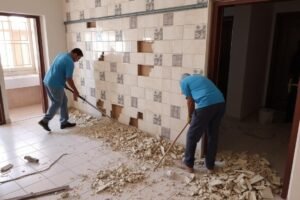 تكسير بلاط وسيراميك في منزل بمنطقة الرميثية بالكويت