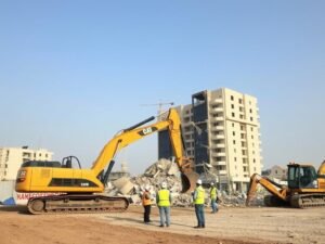 معدات هدم متطورة تستخدم في مواقع البناء